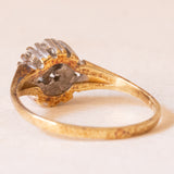 Anello vintage a margherita in oro giallo e in oro bianco 14K con zaffiro (0.05ct ca.) e diamanti (0.20ctw ca.), anni ‘40/‘50