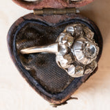 Anello a margherita antico in oro 18K e argento con diamanti di taglio vecchia miniera (1.15ctw ca.), seconda metà dell’800