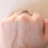 Anello antico in platino e oro bianco 18K con diamanti (centrale 0.30ct ca.), anni ‘20/‘30