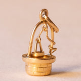 Ciondolo vintage a forma di pozzo in oro 18K