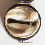 Anello vintage in oro giallo 18K con perla bianca, anni ‘40/‘50