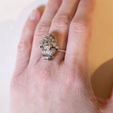 Anello vintage a forma di cestino di fiori in oro 18K, diamanti bianchi, diamanti fancy gialli e zaffiri, anni ‘60