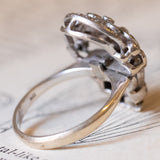 Anello vintage a forma di cestino di fiori in oro 18K, diamanti bianchi, diamanti fancy gialli e zaffiri, anni ‘60