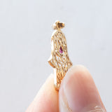 Ciondolo “Mano di Fatima” vintage in oro 18K con rubino, anni ‘70