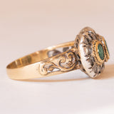 Anello vintage in stile antico in oro giallo 18K e argento con smeraldi (0.80ctw ca.) e diamanti (0.36ctw ca.), anni '60
