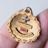 Ciondolo vintage “Plus qu’hier moins que demain” in oro 18K con rubini, anni ‘60/‘70
