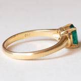 Anello vintage in oro 18K con smeraldo sintetico e diamanti, anni ‘70/‘80