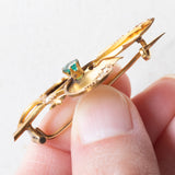 Spilla vintage in oro 18K con pasta di vetro verde e perline, anni ‘50