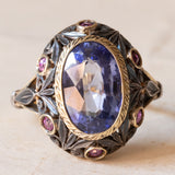 Anello vintage in stile antico in oro 18K e argento con zaffiro e rubini