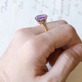 Vintage cocktail ring in 18K gold with dark purple amethyst, 1960s