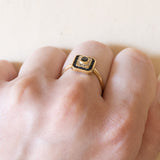 Anello vintage in oro 18K con zaffiri e diamanti, anni ‘40/‘50