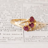 Anello vintage in oro 18K con rubini e diamanti (0.04ctw ca.), anni ‘70