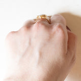 Anello vintage in oro giallo 18K con cammeo su conchiglia, anni ‘50/‘60