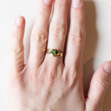 Anello vintage in oro 18K con paste di vetro verdi e rubini, anni ‘70
