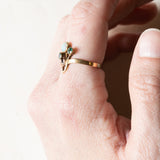 Anello antico in oro 18K con opale e paste di vetro verdi, anni '10/'20