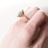 Anello vintage in oro giallo e in oro bianco 18K con diamanti (centrale di 0.10ct ca.), anni ‘60/‘70