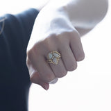 Anello vintage in oro 18K con opali (2ctw ca.) e diamanti (0.06ctw ca.), anni ‘70