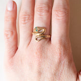 Anello antico a forma di serpente in oro giallo 18K con smeraldi, anni '10