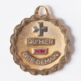 Ciondolo vintage “Plus qu’hier moins que demain” in oro 18K con rubini, anni ‘60/‘70