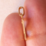 Lotto comprendente ciondolo in oro 18K con zircone e ciondolo a forma di carta di due di cuori in oro 18K