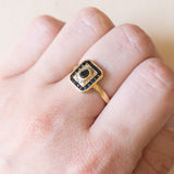 Anello vintage in oro 18K con zaffiri e diamanti, anni ‘40/‘50