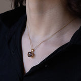 Ciondolo moderno in oro 9K con topazio mistico