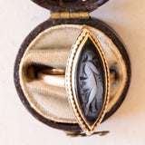 Anello a navette vintage in oro giallo 14K con cammeo su agata, anni ‘50