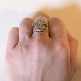 Anello vintage a forma di cestino di fiori in oro 18K, diamanti bianchi, diamanti fancy gialli e zaffiri, anni ‘60