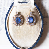 Orecchini vintage in oro 18K con zaffiri (3.80ctw ca.) e diamanti (2.60ctw ca.), anni ‘70