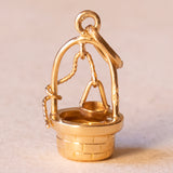 Ciondolo vintage a forma di pozzo in oro 18K