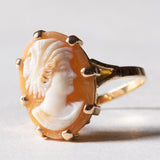 Anello vintage in oro 18K con cammeo su conchiglia, anni ‘60