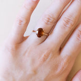 Anello solitario in oro 18K con quarzo citrino, anni '60