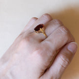 Anello vintage in oro 18K con pasta di vetro rosso, anni ‘50