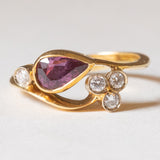 Anello vintage in oro giallo 18K con rubino (0.90ct ca.) e diamanti (0.20ctw ca.), anni ‘70/‘80