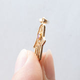 Ciondolo “Mano di Fatima” vintage in oro 18K con rubino, anni ‘70