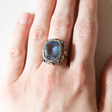 Anello vintage in stile antico in oro 18K e argento con zaffiro e rubini