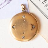 Pendente portafoto antico in oro giallo 18K con diamanti di taglio vecchia miniera (0.12ctw ca.) e di taglio rosetta, primi anni del ‘900