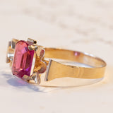 Anello vintage in oro 18K con pasta di vetro rosa, anni ‘60