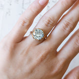 Vintage cocktail ring in 18K gold with blue spinel, 60s / 70s