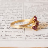 Anello vintage in oro 18K con rubini e diamanti (0.04ctw ca.), anni ‘70