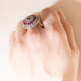 Anello vintage in stile antico a toppa in oro giallo 14K e argento con diamanti (0.56ctw ca.) e rubini, anni '60