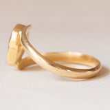 Anello vintage in oro 18K con granato di taglio a goccia, anni ‘40/‘50