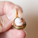 Ciondolo vintage in oro 14K con cammeo su conchiglia, anni ‘60