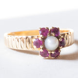 Anello retrò in oro 18K con rubini e perla, anni ‘40