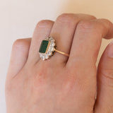 Bague marguerite en or 14 carats avec émeraude (environ 1,50 ct) et diamants (environ 0,80 ct), années 1940/1950