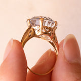Anello vintage da cocktail in oro 18K con spinello azzurro, anni ‘60/‘70