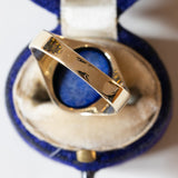 Anello antico da sigillo in oro 14K con lapislazzuli inciso, anni ‘30