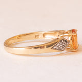 Anello vintage in oro giallo e in oro bianco 9K con zaffiro arancione (0.80ct ca.) e diamanti, anni ‘70