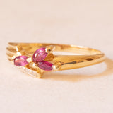 Anello vintage in oro giallo e in oro bianco 18K con rubini e diamanti, anni ‘60
