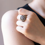 Anello antico in oro 18K e argento con zaffiro e diamanti, anni ‘20
